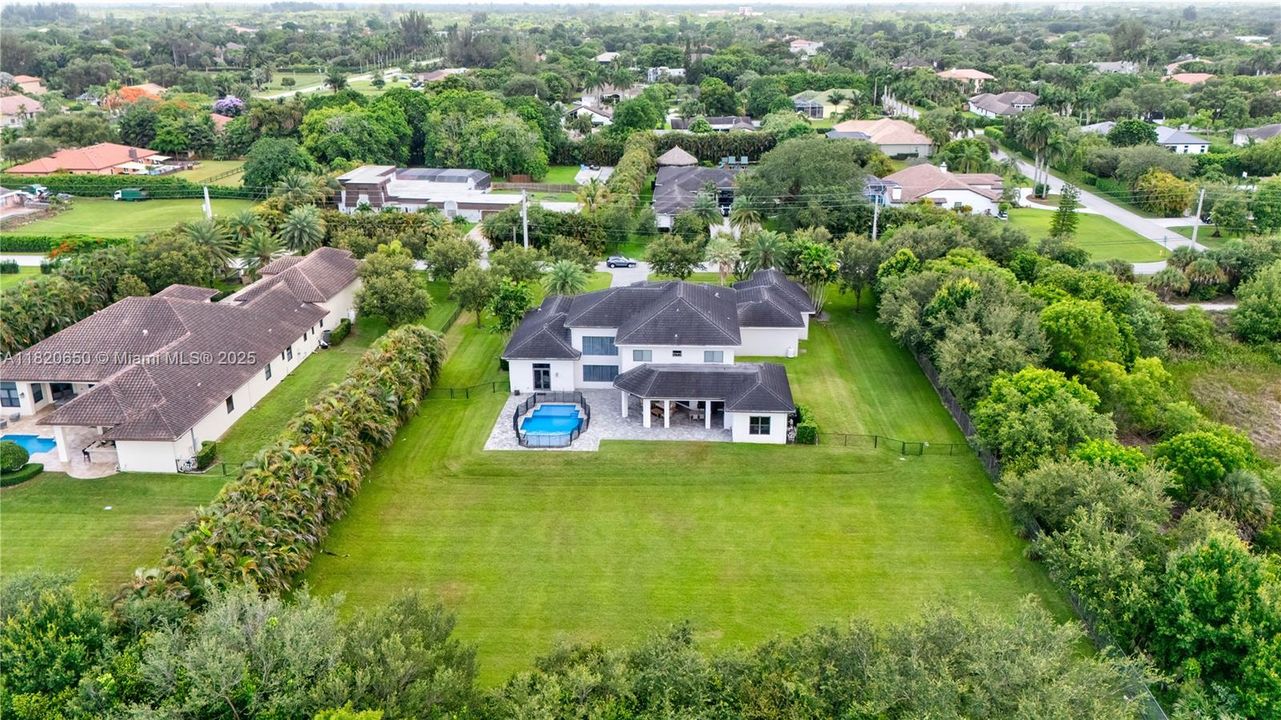 待售: $3,870,000 (7 贝兹, 6 浴室, 5828 平方英尺)