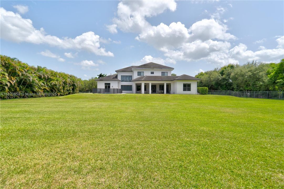 待售: $3,870,000 (7 贝兹, 6 浴室, 5828 平方英尺)