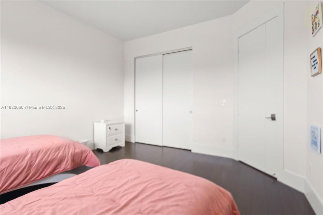 待售: $3,870,000 (7 贝兹, 6 浴室, 5828 平方英尺)