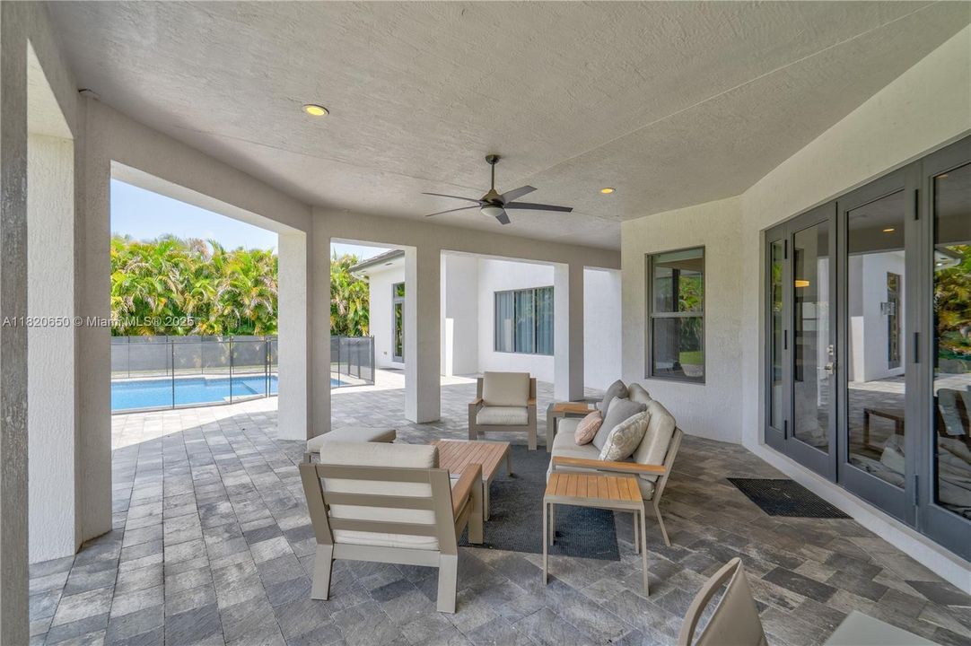 待售: $3,870,000 (7 贝兹, 6 浴室, 5828 平方英尺)