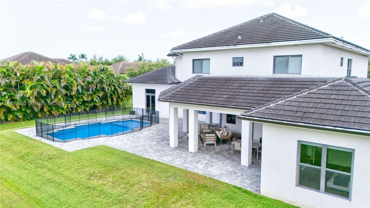 待售: $3,870,000 (7 贝兹, 6 浴室, 5828 平方英尺)