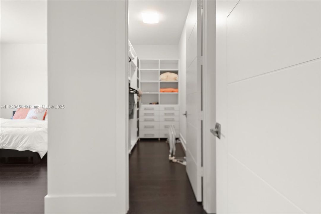 待售: $3,870,000 (7 贝兹, 6 浴室, 5828 平方英尺)