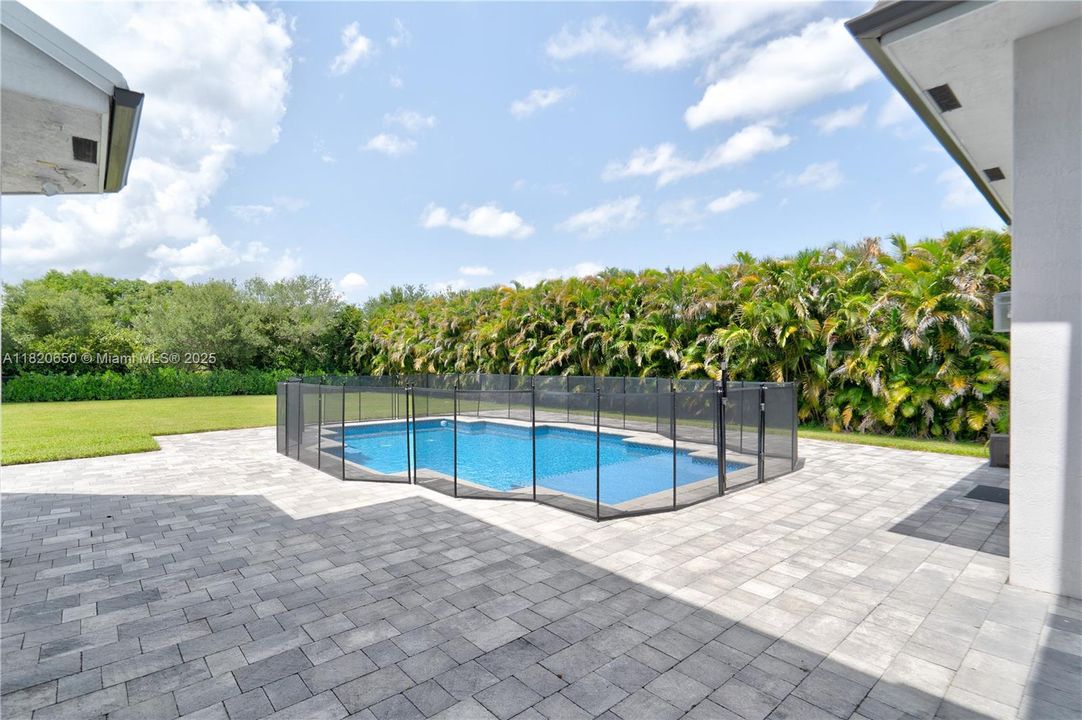 待售: $3,870,000 (7 贝兹, 6 浴室, 5828 平方英尺)