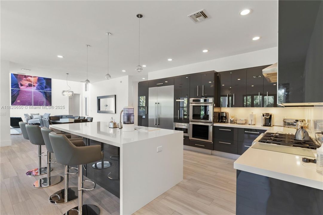 待售: $3,870,000 (7 贝兹, 6 浴室, 5828 平方英尺)