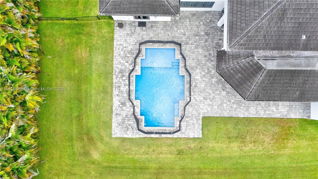 待售: $3,870,000 (7 贝兹, 6 浴室, 5828 平方英尺)