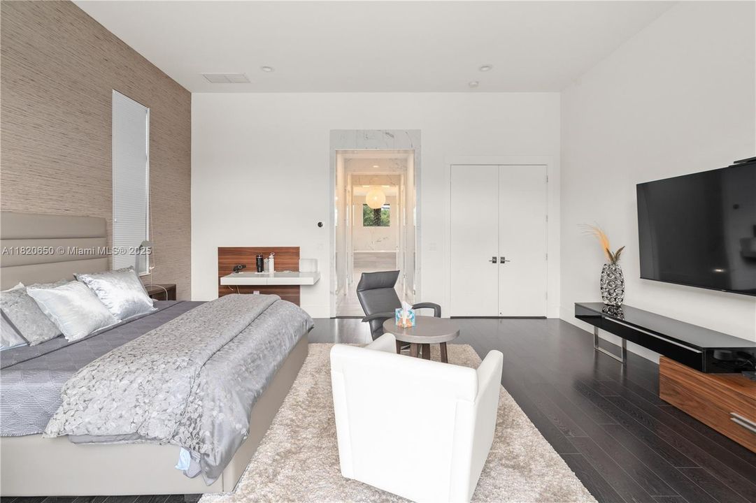 待售: $3,870,000 (7 贝兹, 6 浴室, 5828 平方英尺)