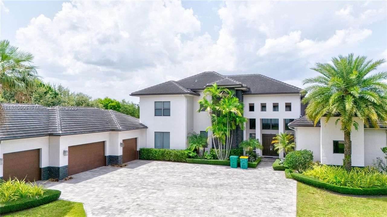 待售: $3,870,000 (7 贝兹, 6 浴室, 5828 平方英尺)