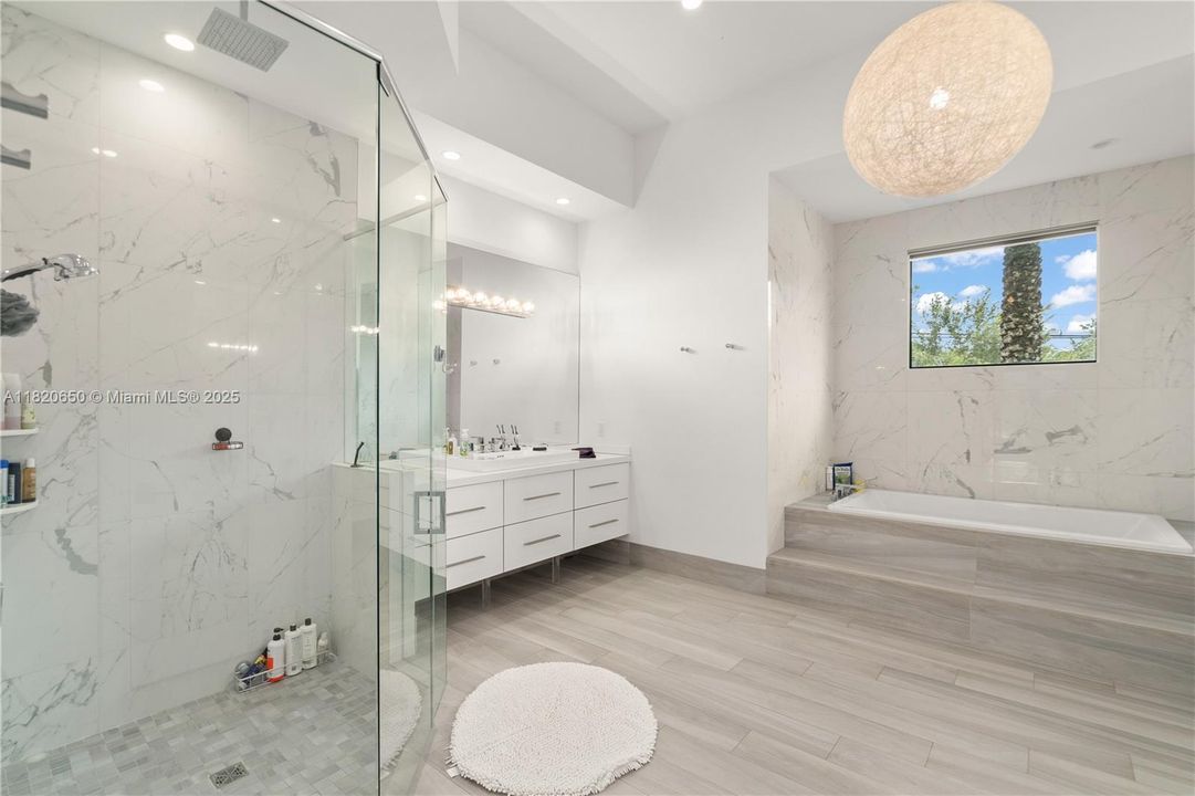 待售: $3,870,000 (7 贝兹, 6 浴室, 5828 平方英尺)