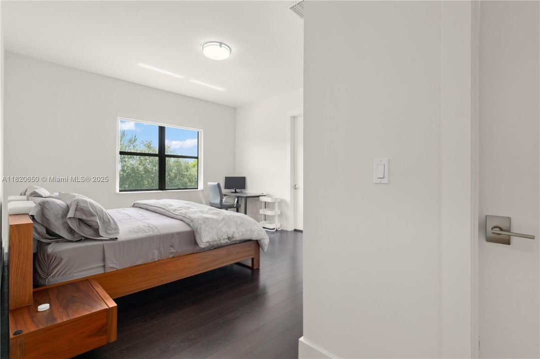 待售: $3,870,000 (7 贝兹, 6 浴室, 5828 平方英尺)