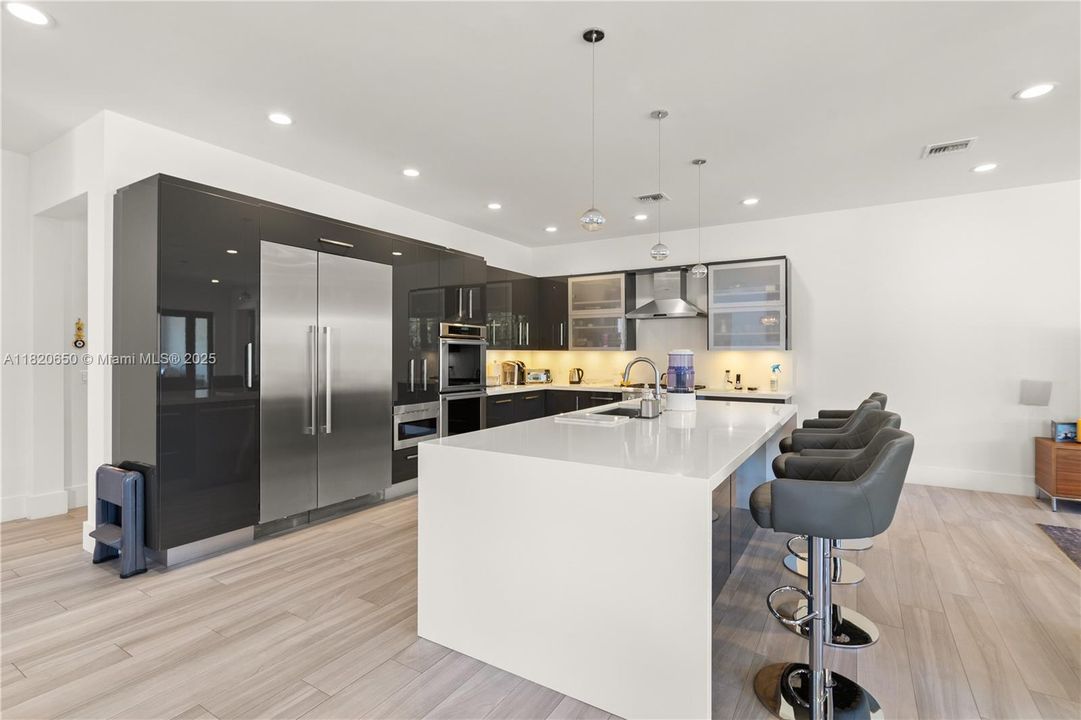 待售: $3,870,000 (7 贝兹, 6 浴室, 5828 平方英尺)