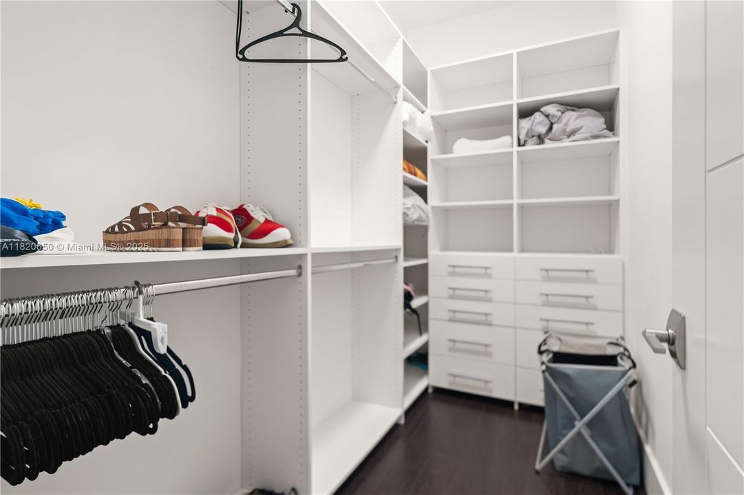 待售: $3,870,000 (7 贝兹, 6 浴室, 5828 平方英尺)