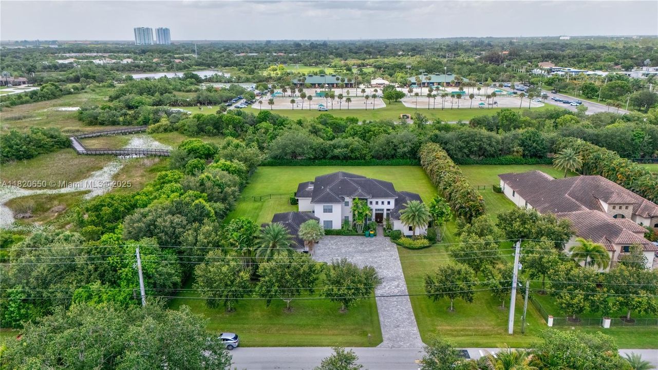 待售: $3,870,000 (7 贝兹, 6 浴室, 5828 平方英尺)