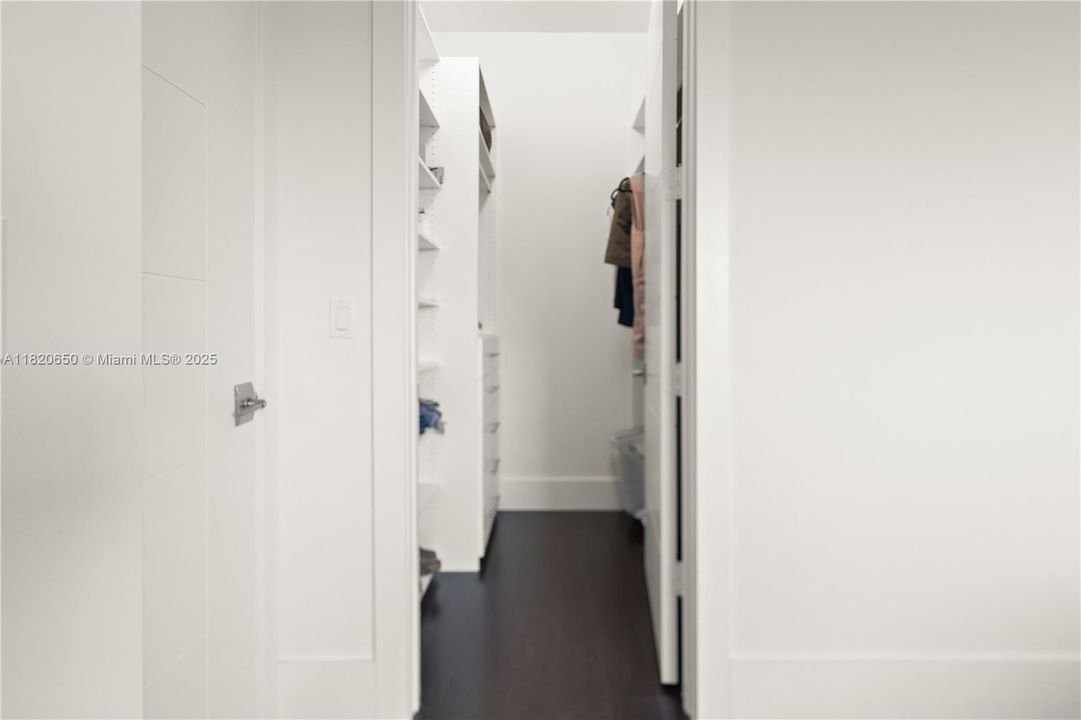 待售: $3,870,000 (7 贝兹, 6 浴室, 5828 平方英尺)