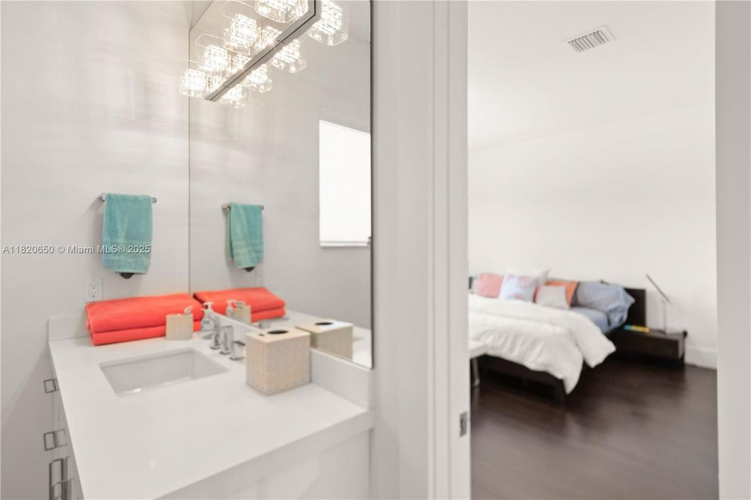 待售: $3,870,000 (7 贝兹, 6 浴室, 5828 平方英尺)