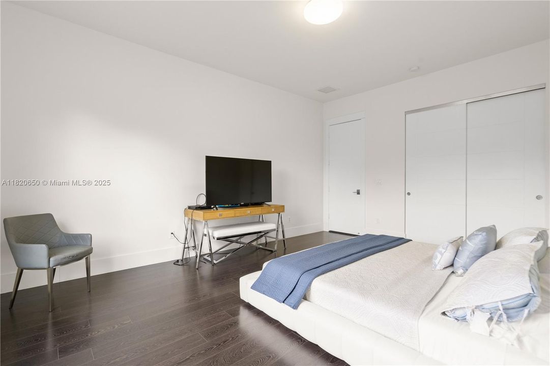 待售: $3,870,000 (7 贝兹, 6 浴室, 5828 平方英尺)