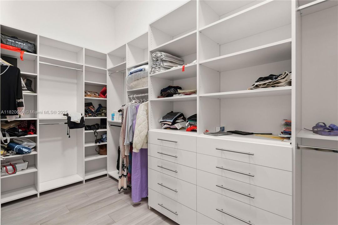 待售: $3,870,000 (7 贝兹, 6 浴室, 5828 平方英尺)