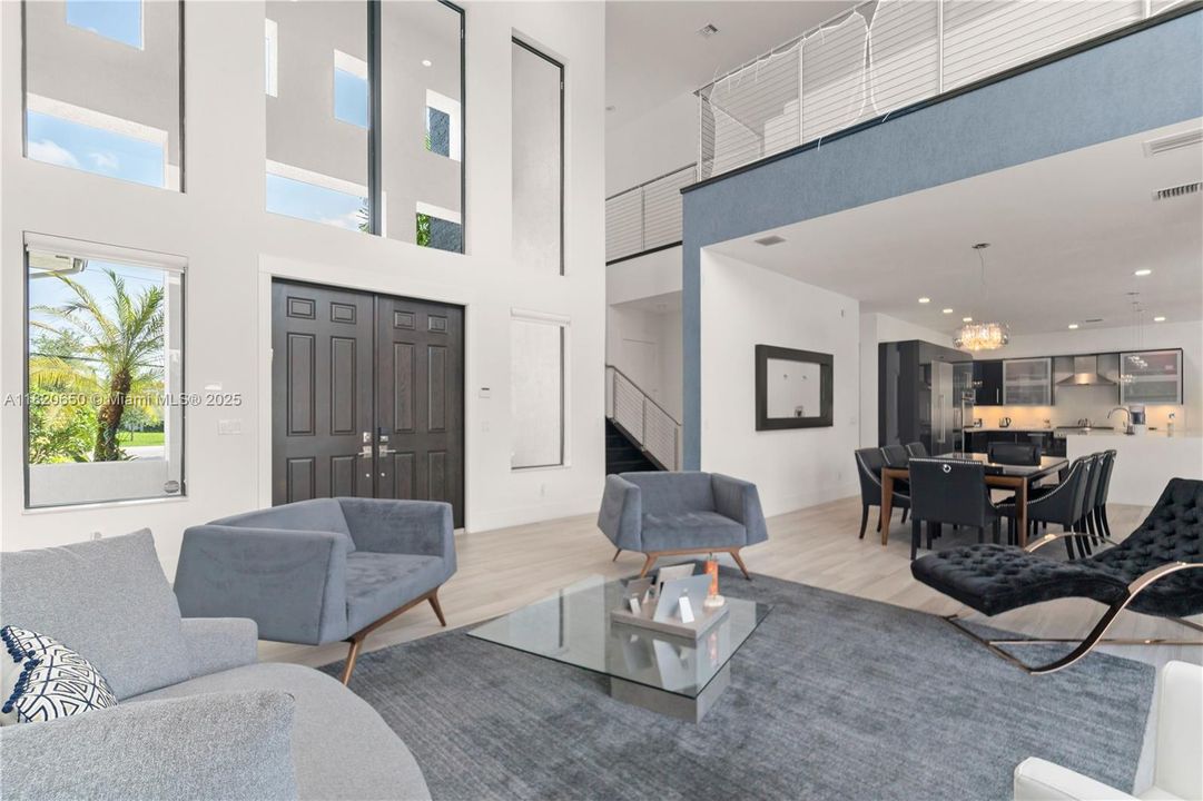 待售: $3,870,000 (7 贝兹, 6 浴室, 5828 平方英尺)