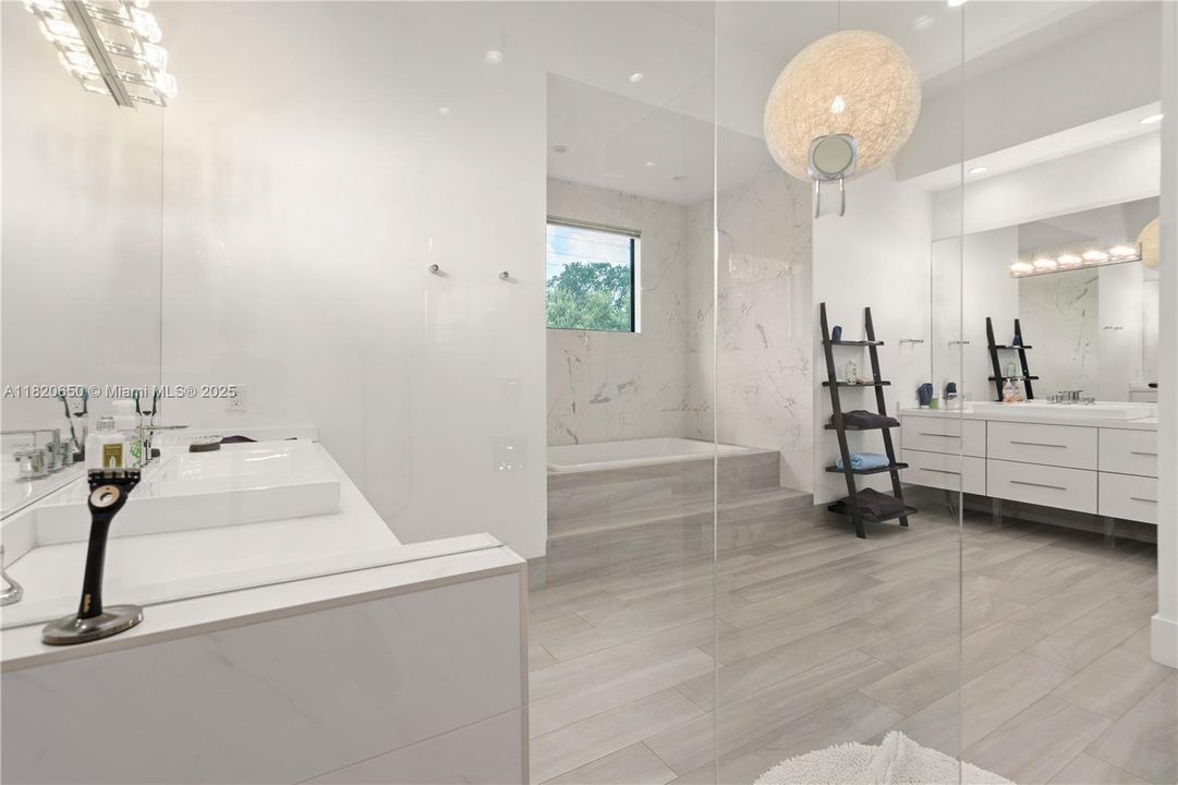 待售: $3,870,000 (7 贝兹, 6 浴室, 5828 平方英尺)