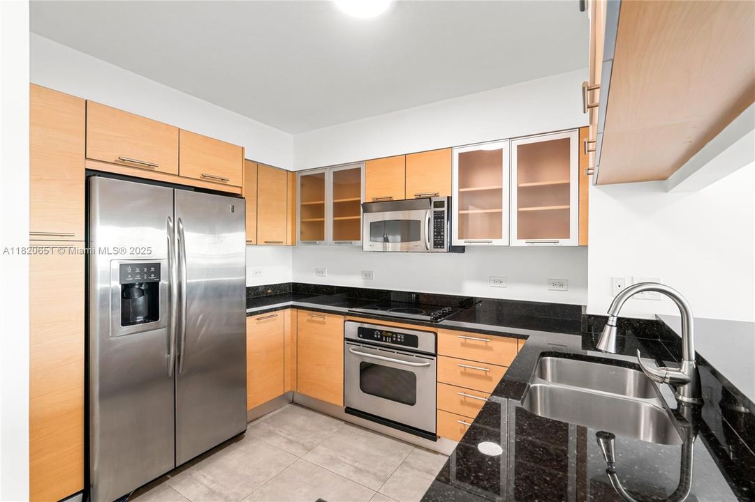 Недавно продано: $389,000 (1 спален, 1 ванн, 757 Квадратных фут)