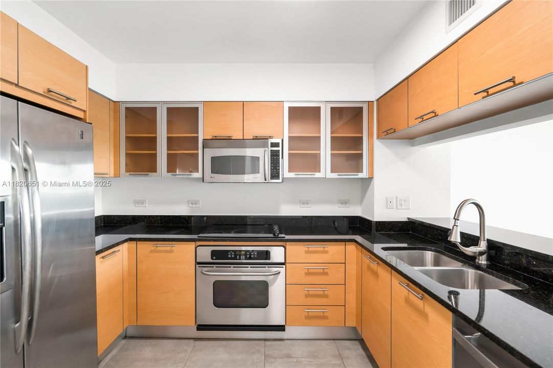 Недавно продано: $389,000 (1 спален, 1 ванн, 757 Квадратных фут)