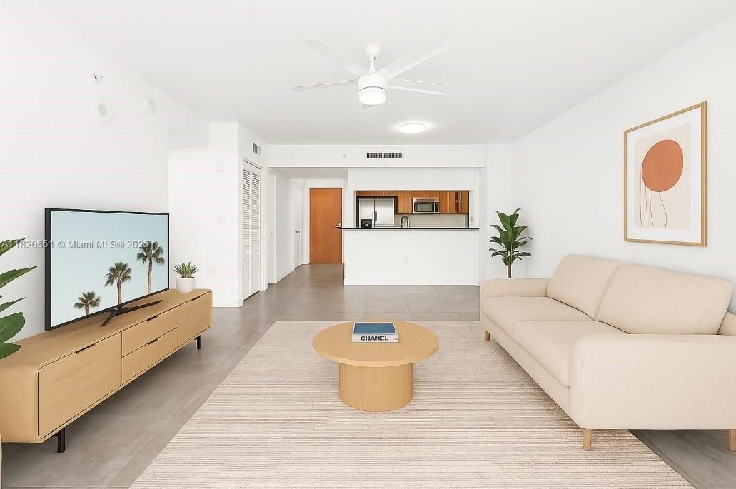 Недавно продано: $389,000 (1 спален, 1 ванн, 757 Квадратных фут)