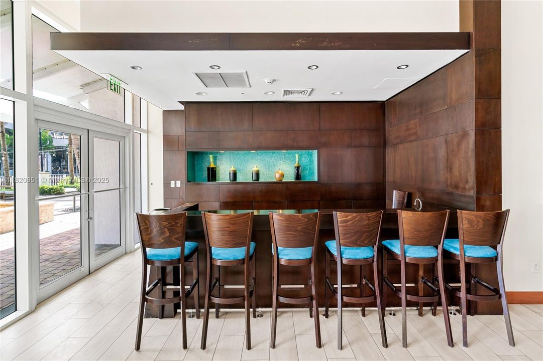 Недавно продано: $389,000 (1 спален, 1 ванн, 757 Квадратных фут)