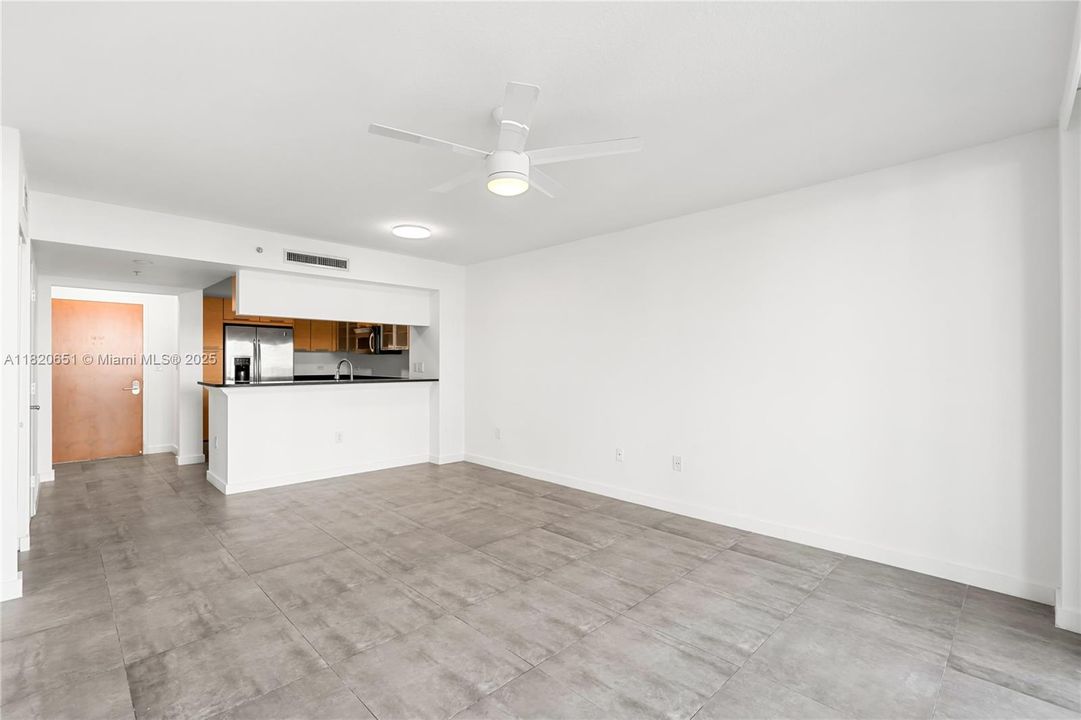 Недавно продано: $389,000 (1 спален, 1 ванн, 757 Квадратных фут)