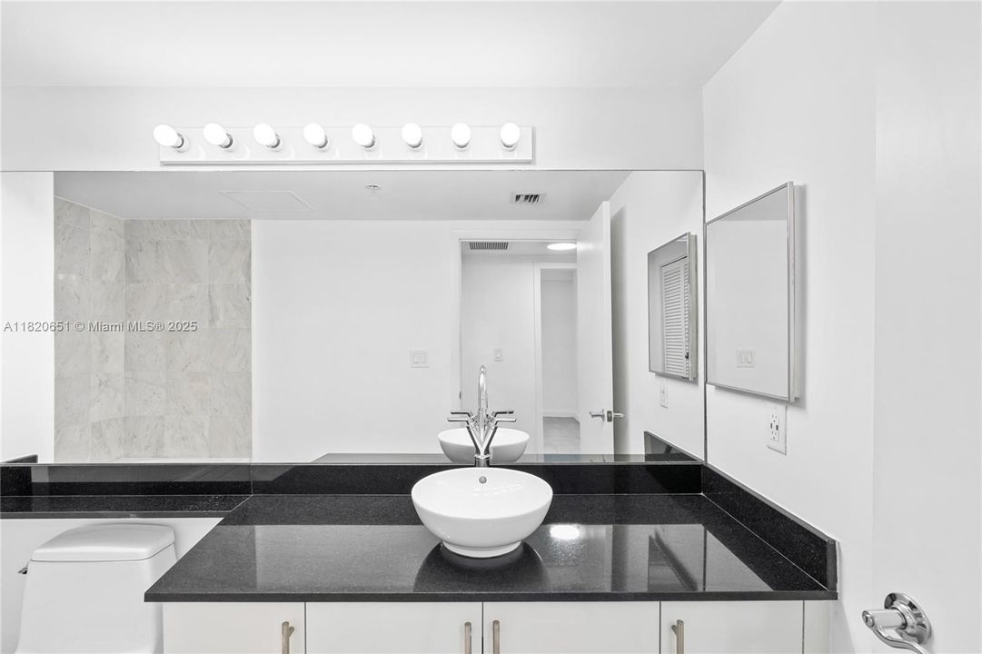 Недавно продано: $389,000 (1 спален, 1 ванн, 757 Квадратных фут)