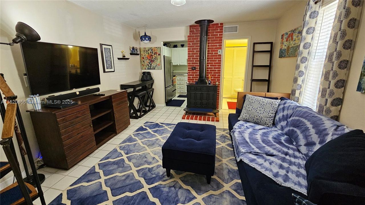 En Venta: $400,000 (1 camas, 1 baños, 700 Pies cuadrados)