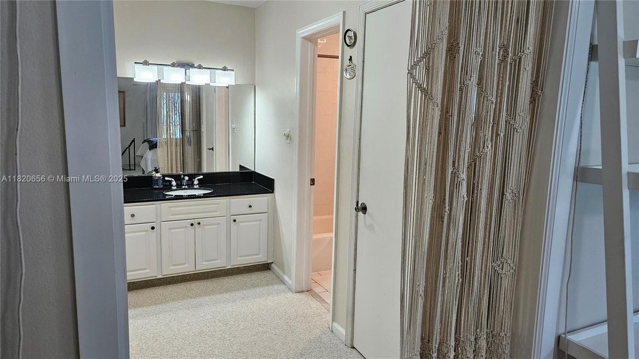 En Venta: $400,000 (1 camas, 1 baños, 700 Pies cuadrados)