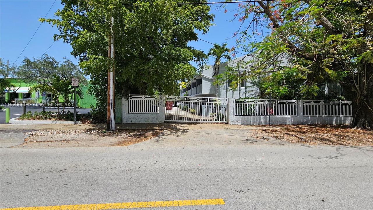 En Venta: $400,000 (1 camas, 1 baños, 700 Pies cuadrados)