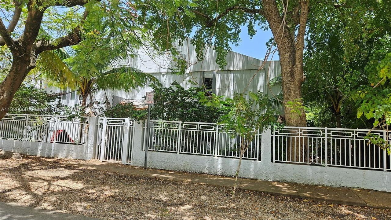 En Venta: $400,000 (1 camas, 1 baños, 700 Pies cuadrados)