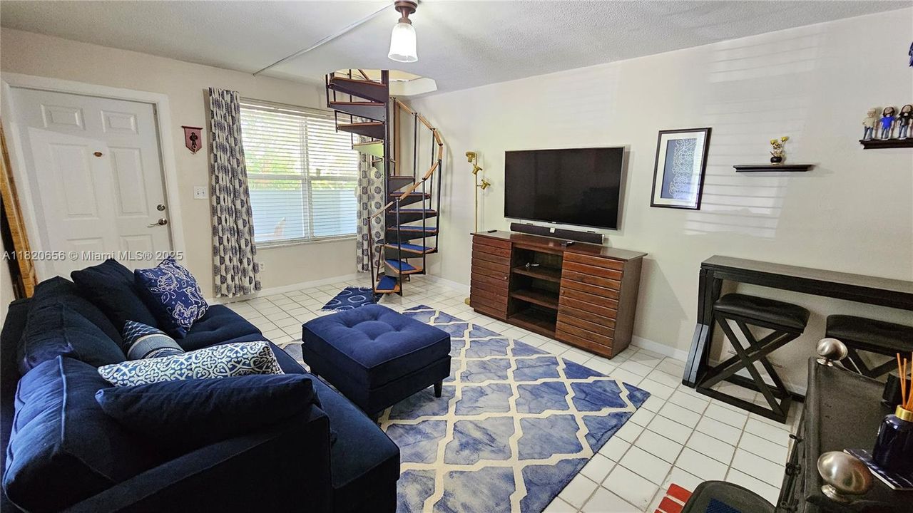 En Venta: $400,000 (1 camas, 1 baños, 700 Pies cuadrados)