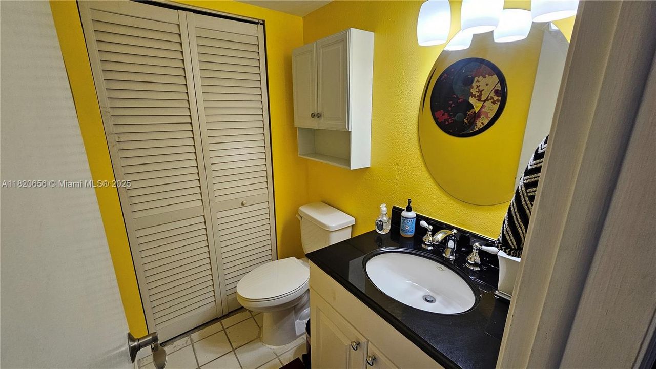 Ground floor 1/2 Bathroom