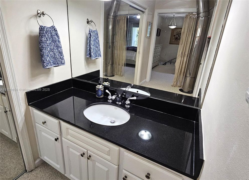 En Venta: $400,000 (1 camas, 1 baños, 700 Pies cuadrados)