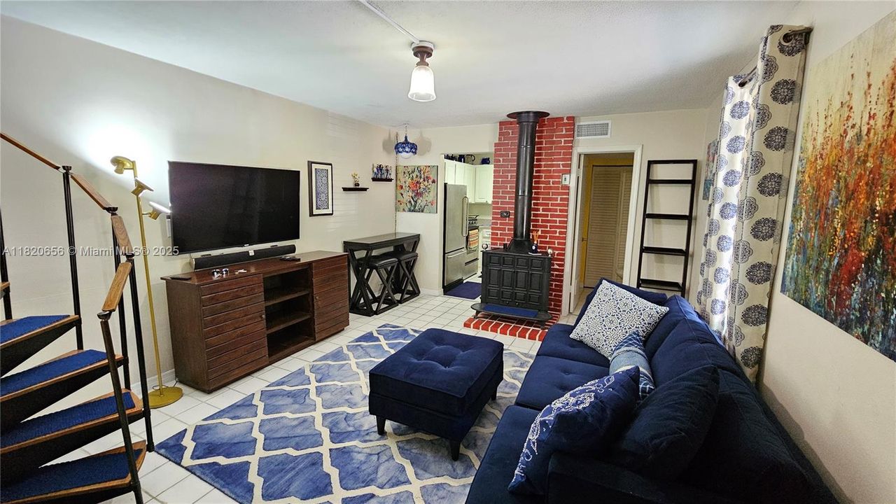 En Venta: $400,000 (1 camas, 1 baños, 700 Pies cuadrados)