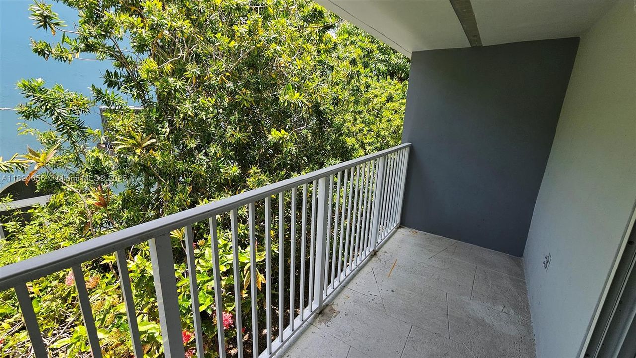 Balcony with privacy