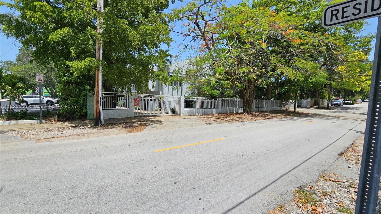 En Venta: $400,000 (1 camas, 1 baños, 700 Pies cuadrados)