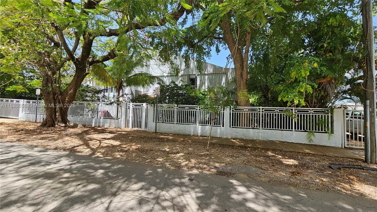 En Venta: $400,000 (1 camas, 1 baños, 700 Pies cuadrados)