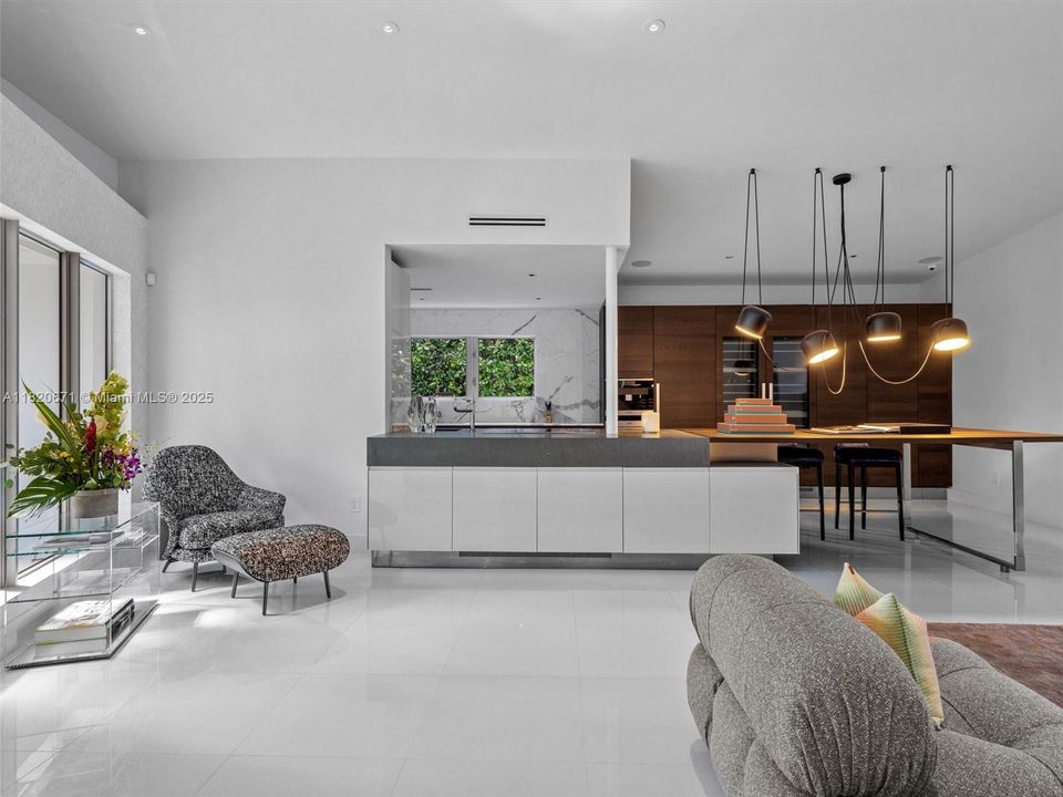 最近租的: $33,980 (4 贝兹, 3 浴室, 0 平方英尺)