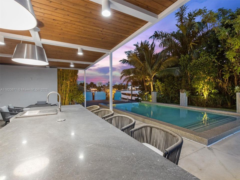 最近租的: $33,980 (4 贝兹, 3 浴室, 0 平方英尺)