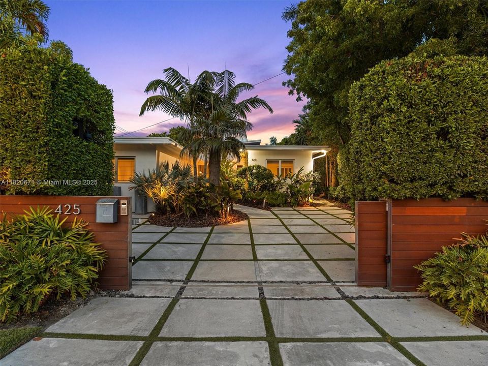 最近租的: $33,980 (4 贝兹, 3 浴室, 0 平方英尺)