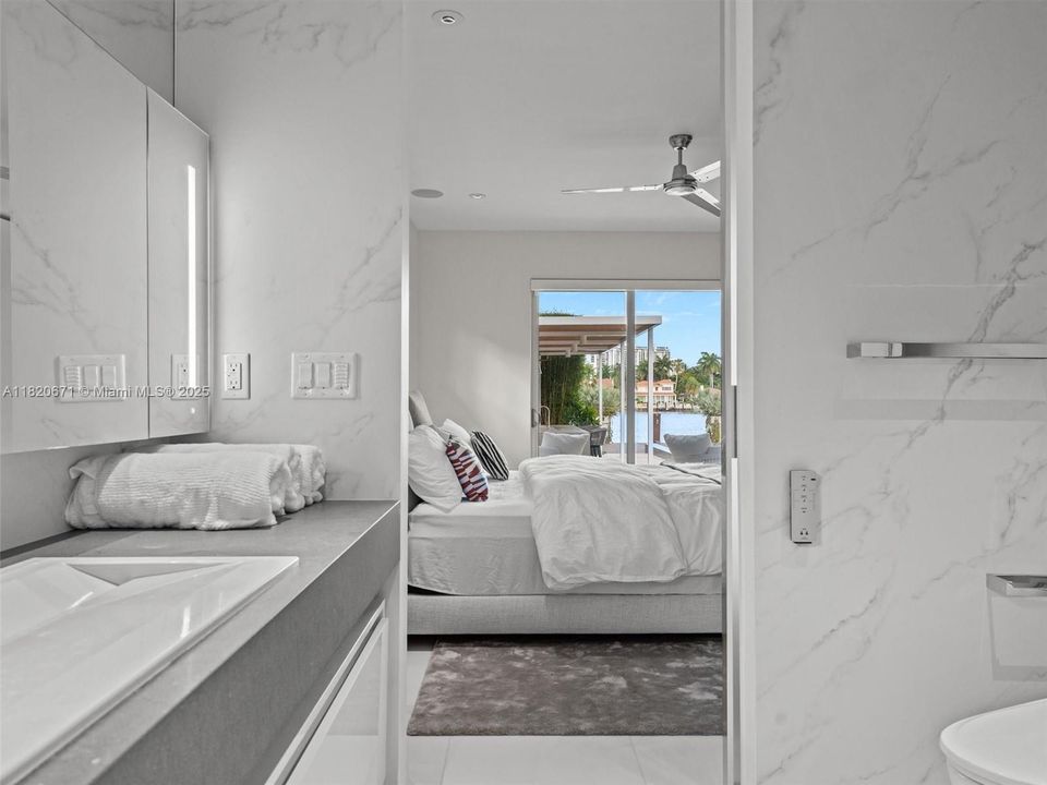 最近租的: $33,980 (4 贝兹, 3 浴室, 0 平方英尺)