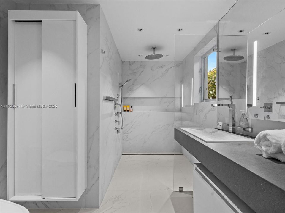 最近租的: $33,980 (4 贝兹, 3 浴室, 0 平方英尺)