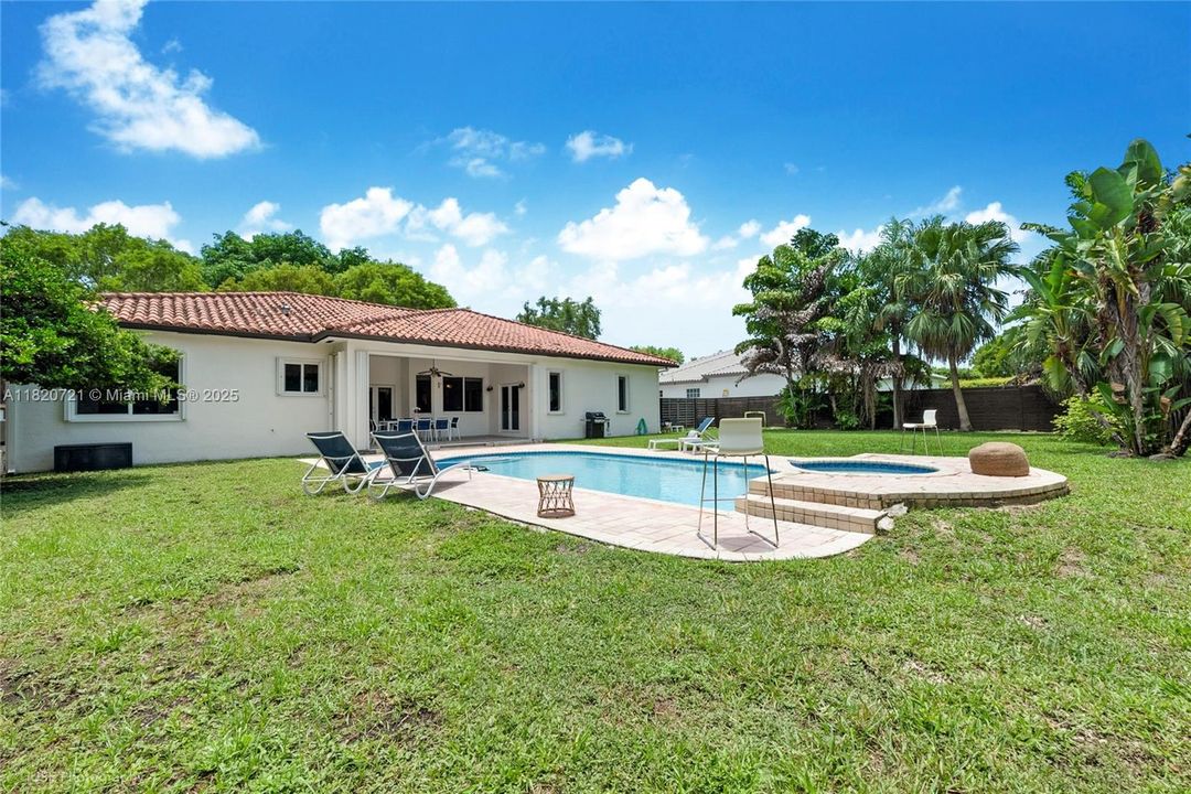 Active With Contract: $1,199,000 (4 beds, 3 baths, 2467 Square Feet)