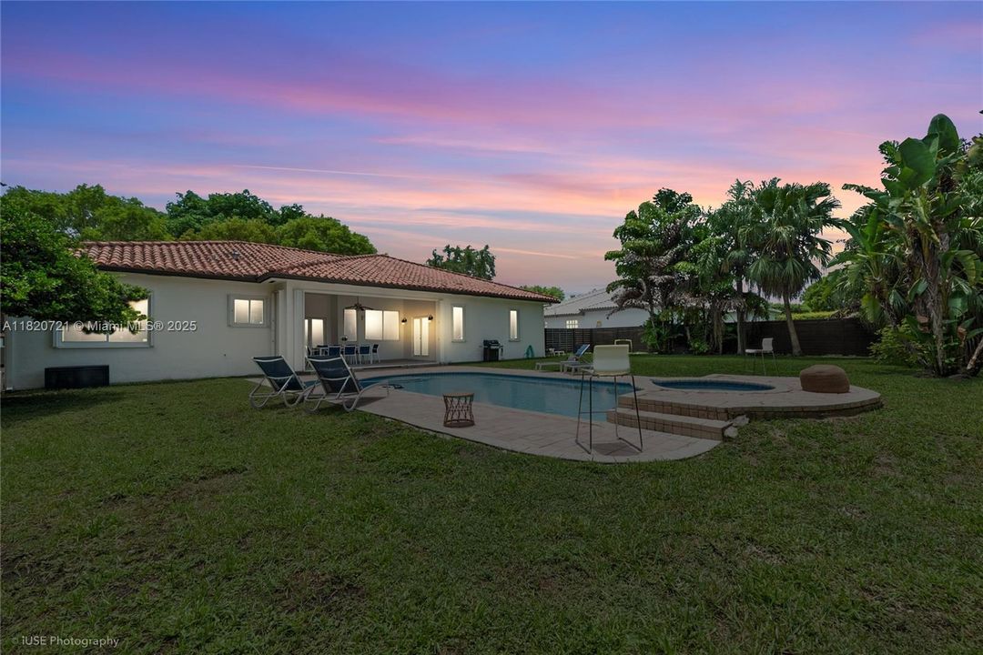 Active With Contract: $1,199,000 (4 beds, 3 baths, 2467 Square Feet)