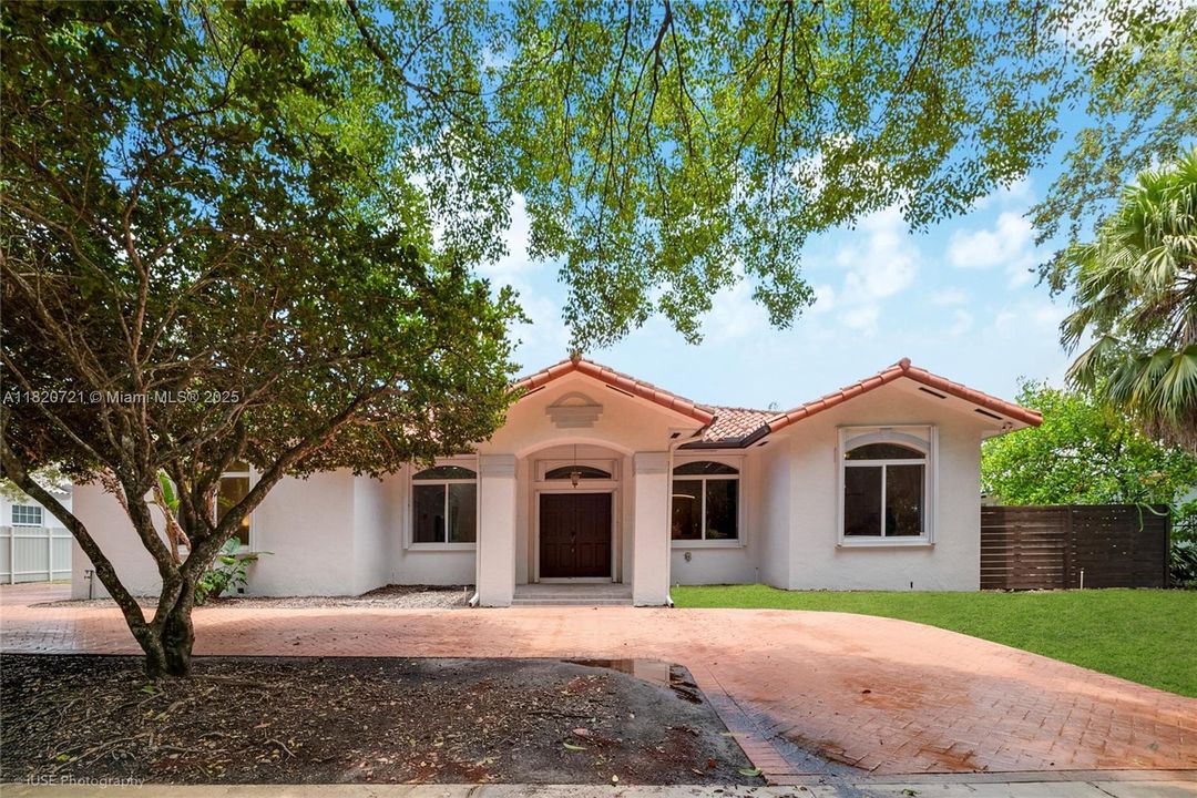 Active With Contract: $1,199,000 (4 beds, 3 baths, 2467 Square Feet)