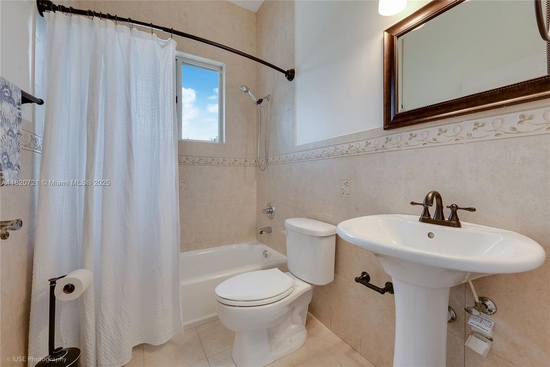 Active With Contract: $1,199,000 (4 beds, 3 baths, 2467 Square Feet)