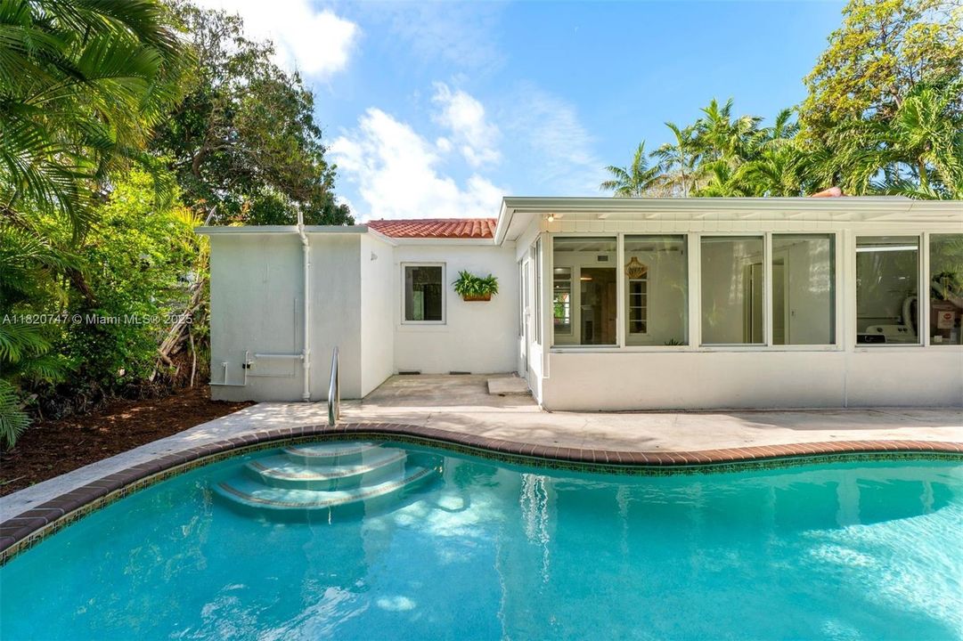 For Sale: $1,795,000 (4 beds, 3 baths, 1900 Square Feet)