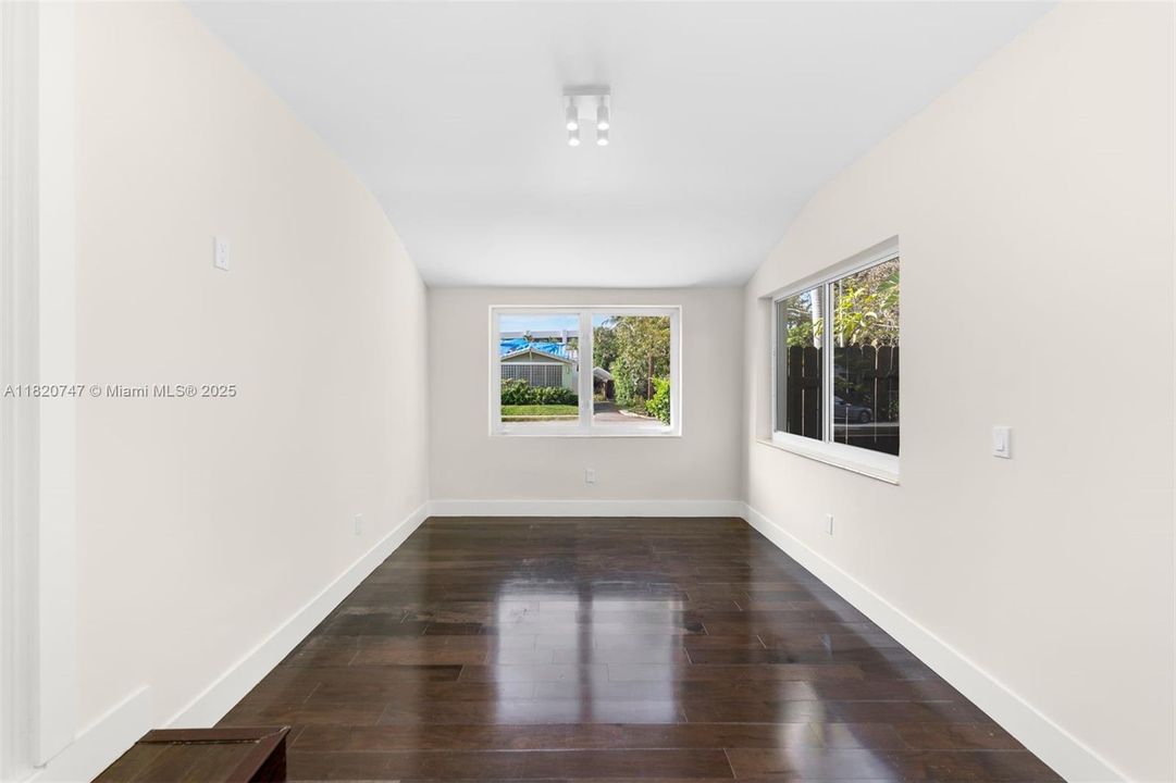 For Sale: $1,795,000 (4 beds, 3 baths, 1900 Square Feet)